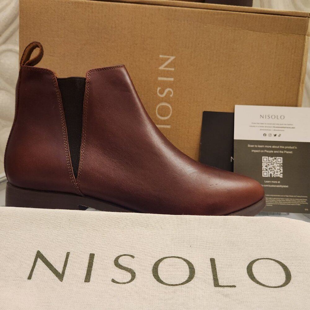 Nisolo Leather "Auburn" Everyday Chelsea Booties. NIB. Size 8.5 with dust bag.